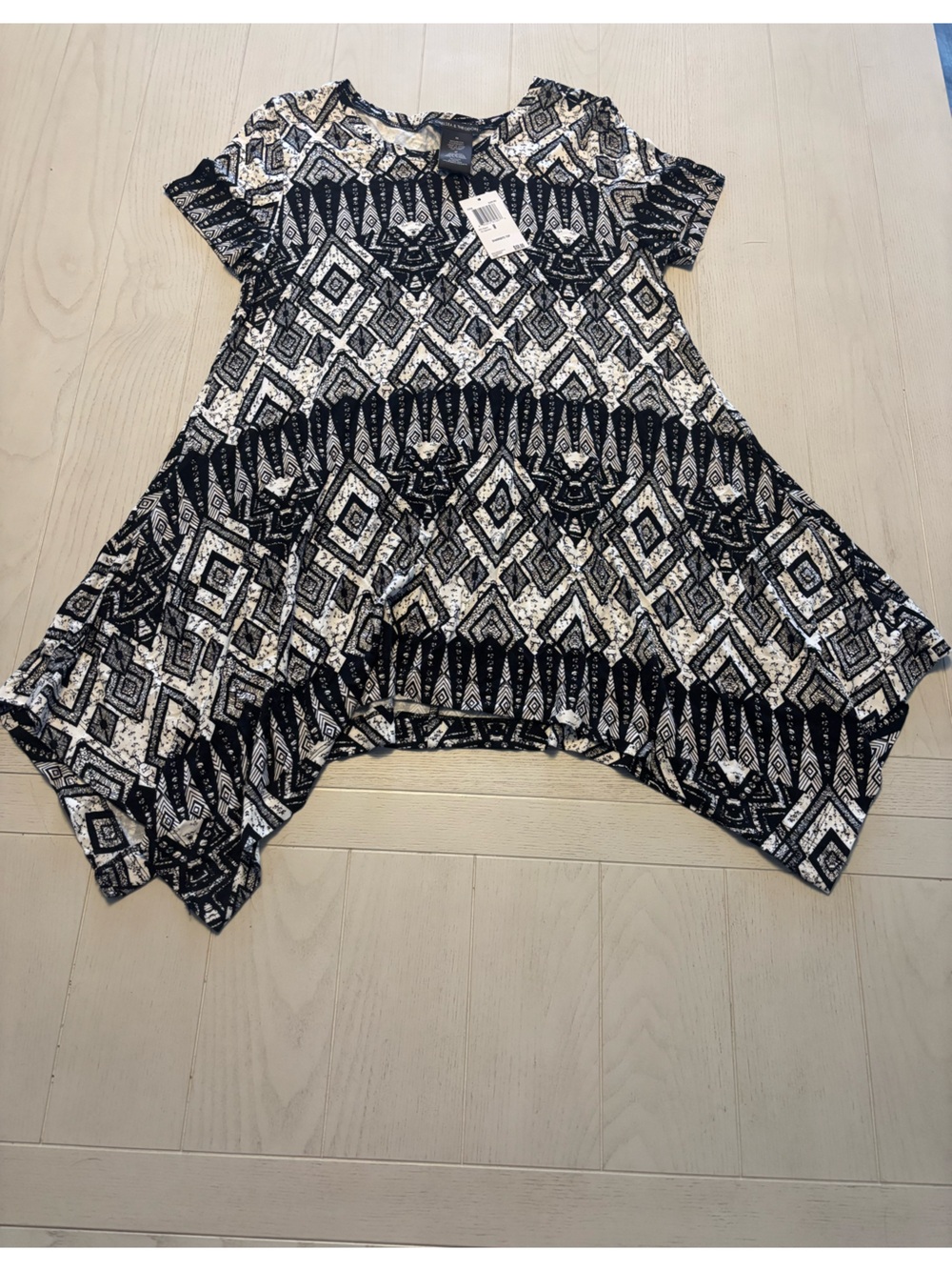 NWT Chelsea & Theodore asymmetrical tshirt size M